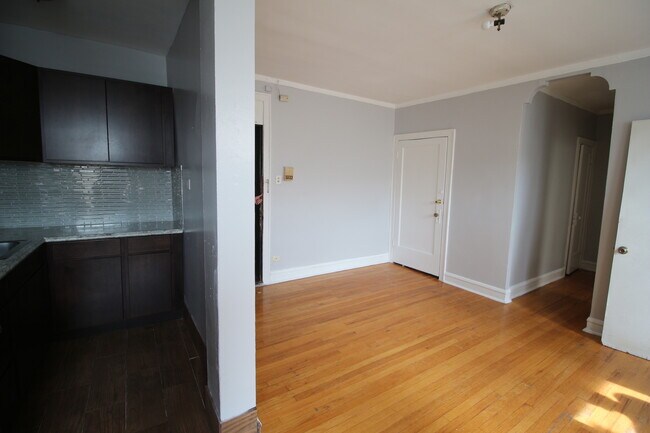 Building Photo - 4811 N Harding Ave
