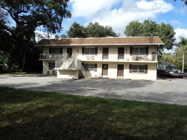 Building Photo - 2421 Granada Ave