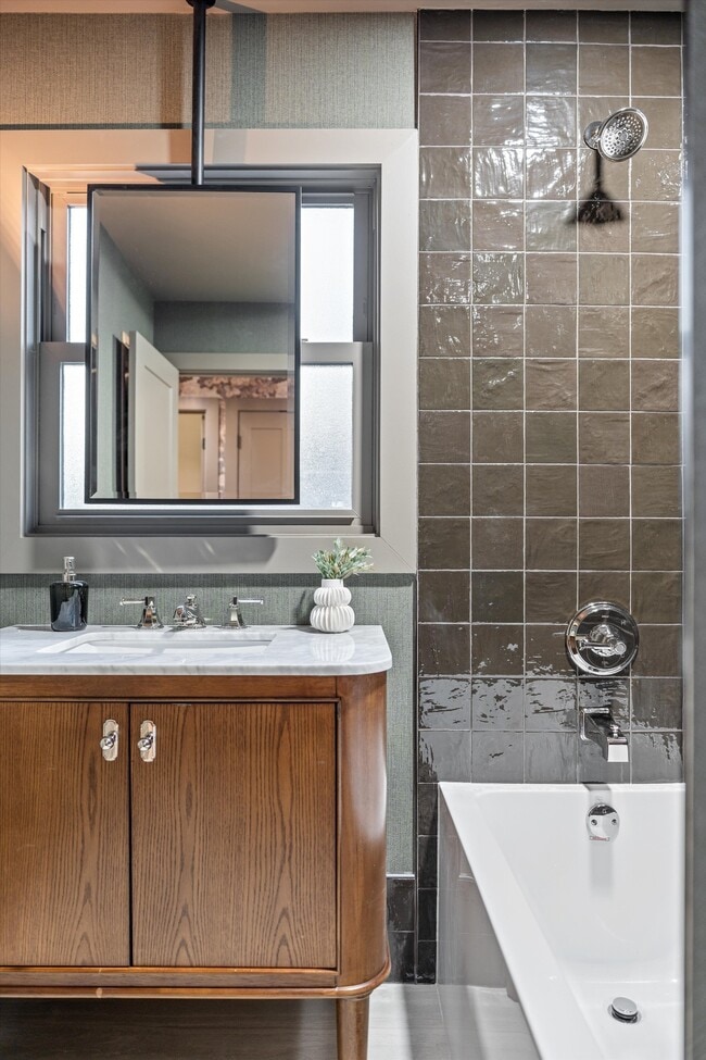 Building Photo - 603 N 5th St