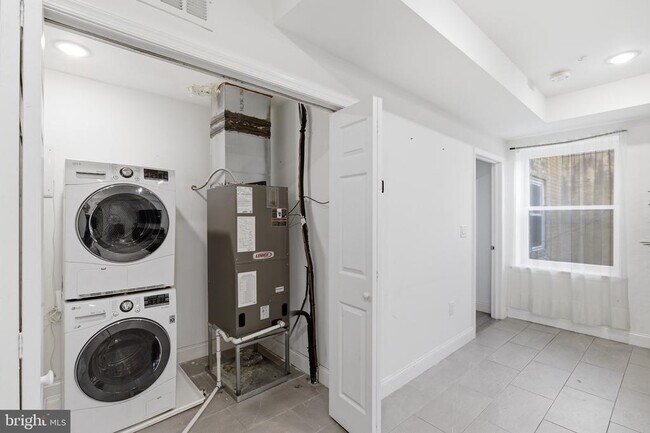 Building Photo - 925 N Broad St