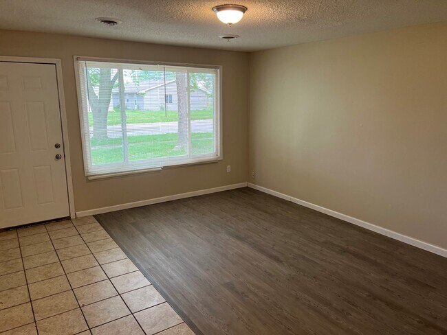 Building Photo - 2608 Dale Dr