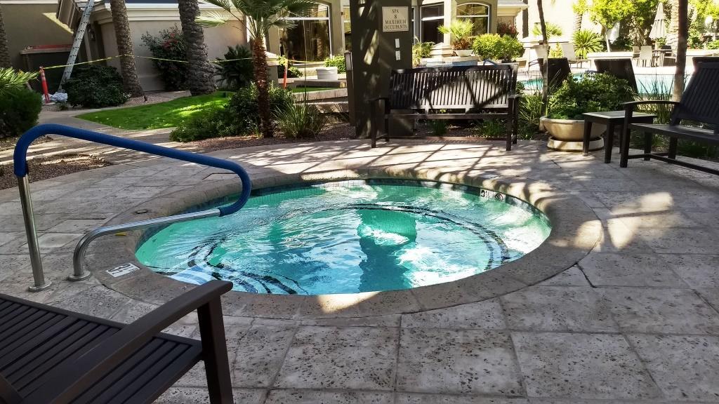 Complex Spa - 4465 E Paradise Village Pkwy S APT 1129