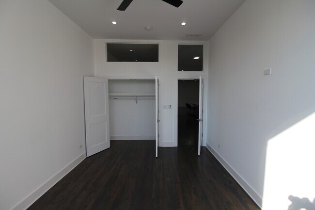 Building Photo - 1474 N Milwaukee Ave
