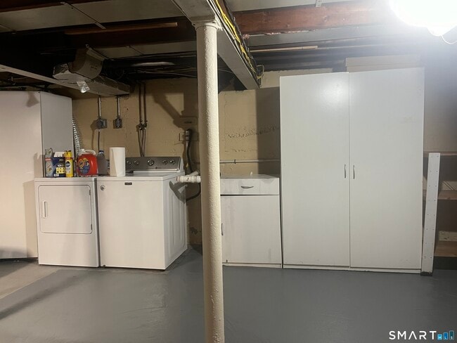 Building Photo - 65 Buell St