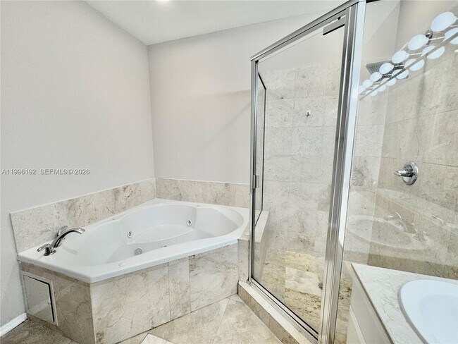 Building Photo - 504 SW 4th Ave