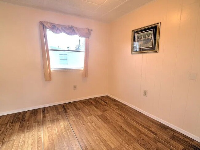 Building Photo - Beautifully Remodeled Lakefront Home | Spring-Fed Lake Views