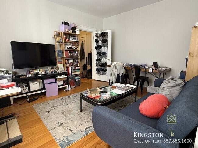 Building Photo - 370 Chestnut Hill Ave