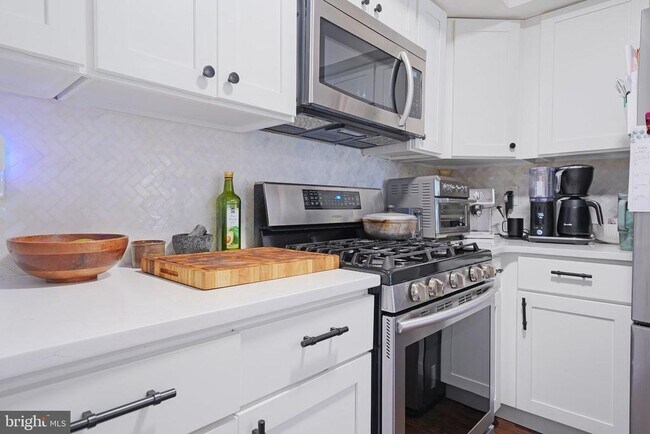 Building Photo - 48 High Meadows Dr