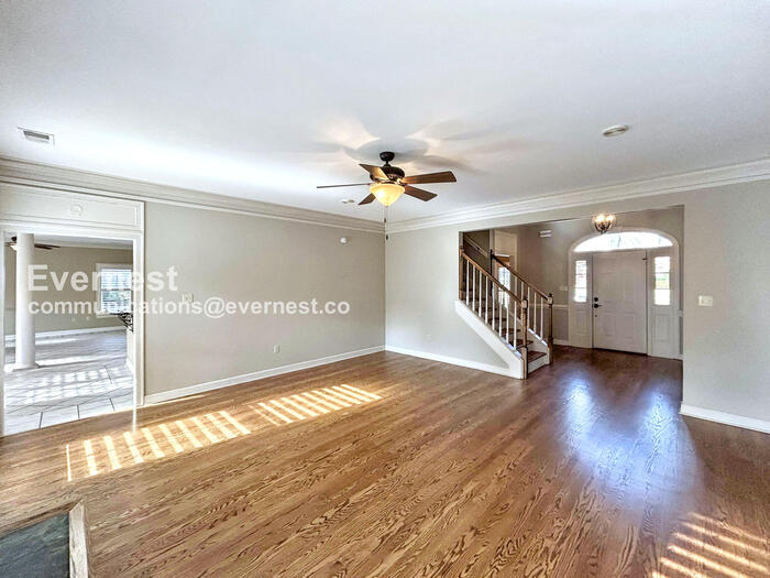 Building Photo - 10265 Buckland Bluff Cove