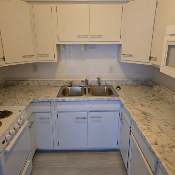 Building Photo - 4238 California Ave