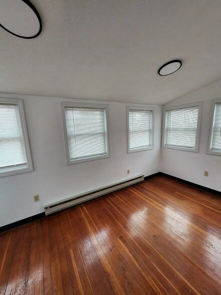 Building Photo - 5 Leonard Ave