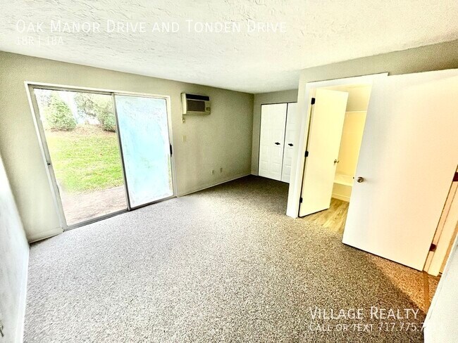 Building Photo - FEW STEPS, No one above or below! Cozy 1-B...