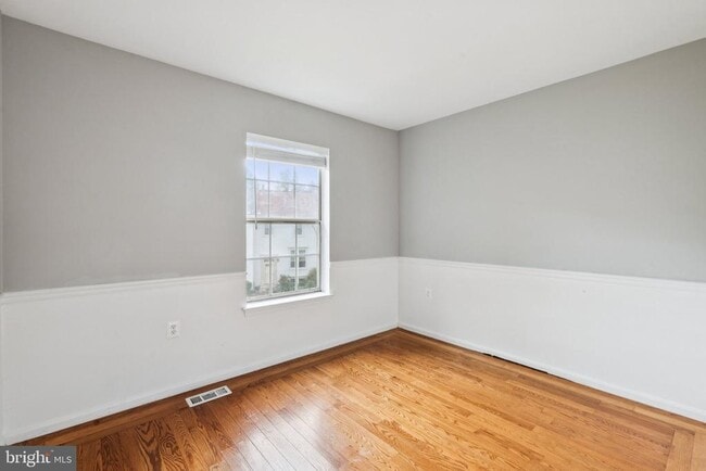 Building Photo - 5790 Burke Towne Ct