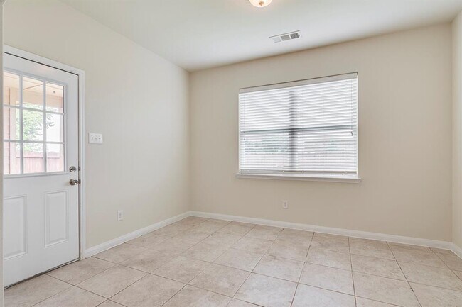 Building Photo - 13033 Tobin Dr