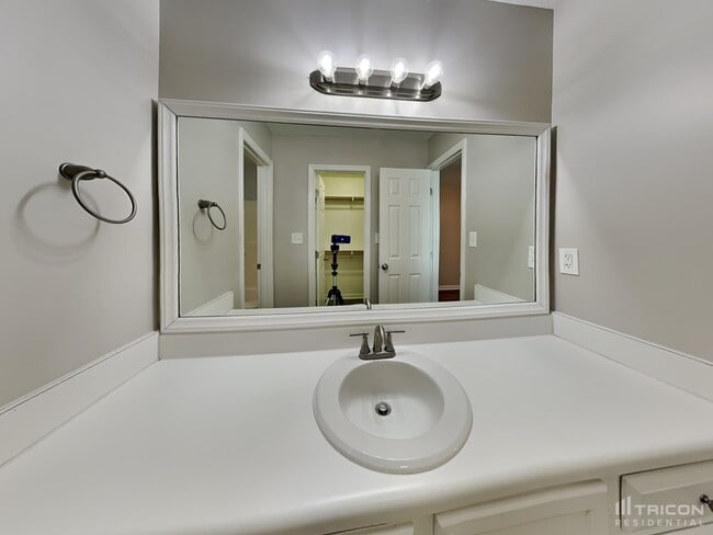 Building Photo - 612 Kankakee Ct