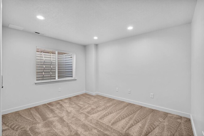Building Photo - Stunning Row End Townhome In Great Location!