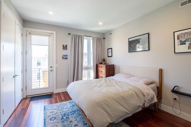 Building Photo - Two Bed Fishtown Townhouse