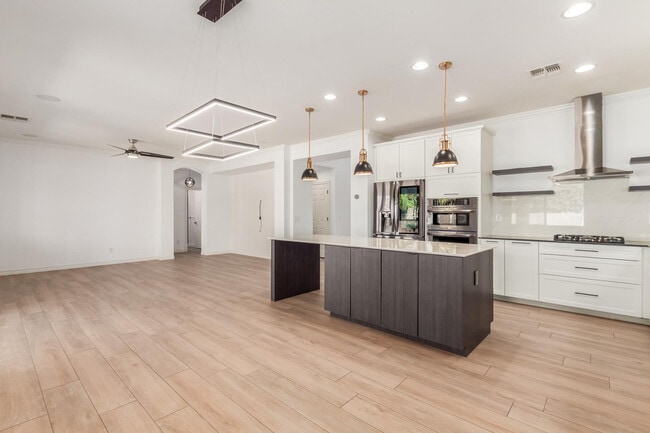 Building Photo - 622 W San Carlos Way