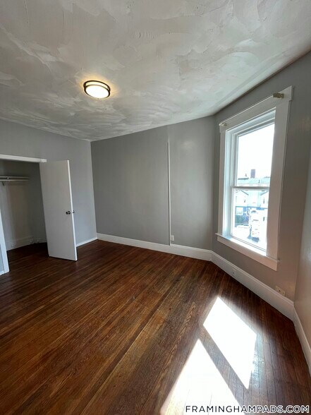 Building Photo - 64 Hollis St