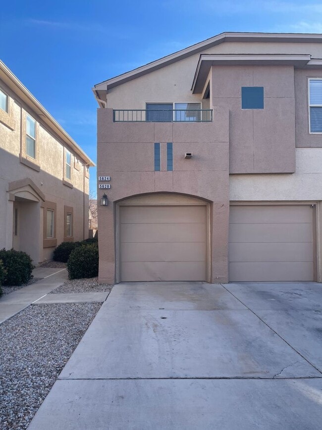 Building Photo - Gated community, 2 Br, 2 Ba, 1 car garage