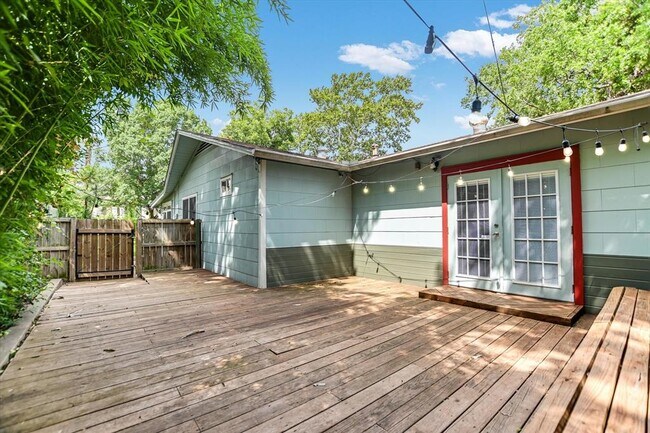 Building Photo - 208 Braeswood Rd