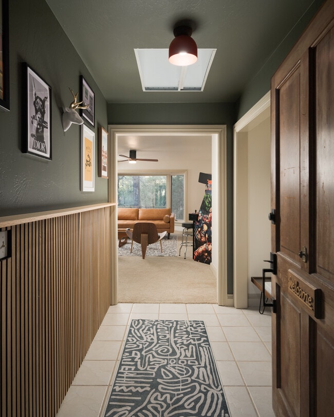 Building Photo - 2237 Lockwood Dr