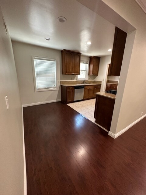 Building Photo - 926 N Verdugo Rd