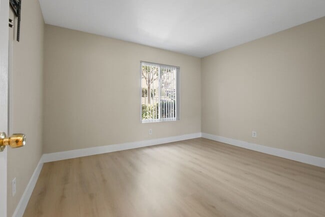 Building Photo - 23732 Hillhurst Dr