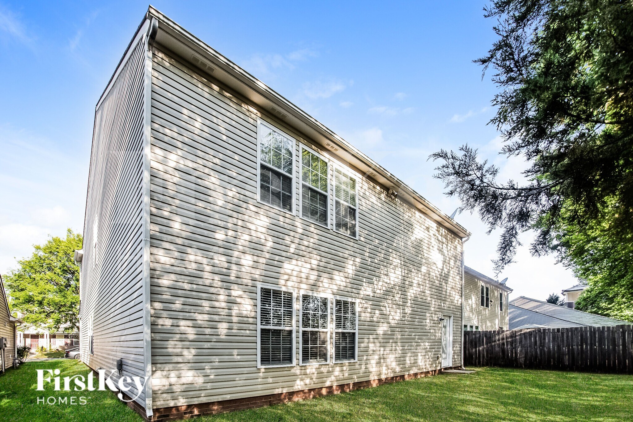 Building Photo - 727 Sinclair Dr