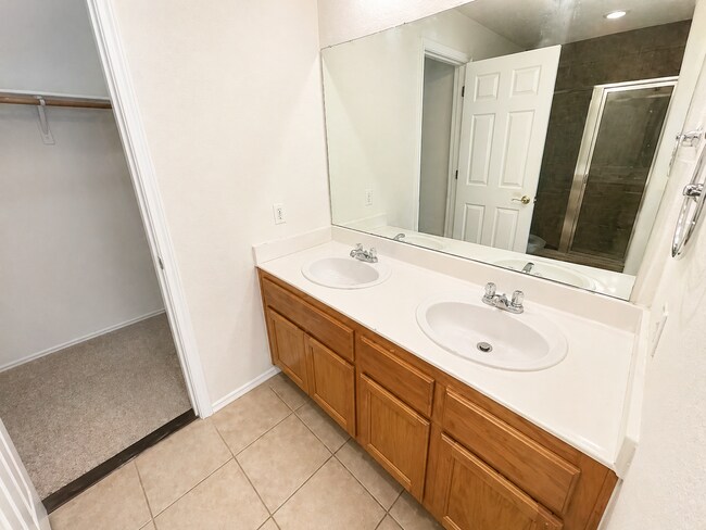 Building Photo - 2107 Charleston Ct