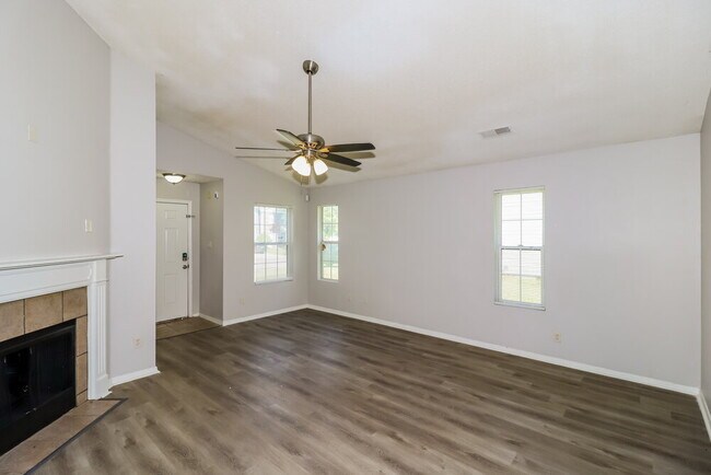 Building Photo - 4680 Waterfront Oak Dr