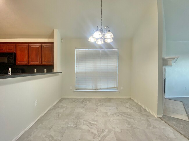 Building Photo - 4 bed 2 bath now available now