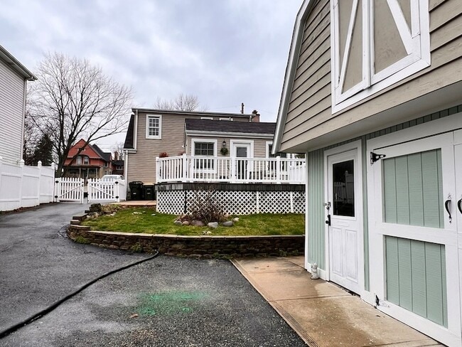 Building Photo - 1N261 Stacy Ct