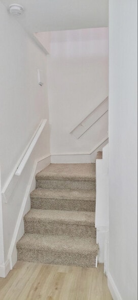 Building Photo - 301 Somerset St