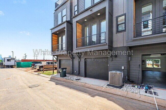 Building Photo - 2146 N Graham St