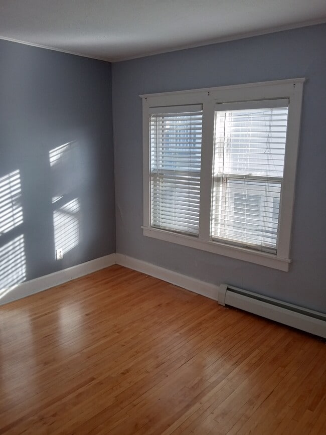 Building Photo - 1211 23rd Ave NE