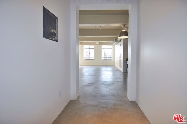 Building Photo - 849 S Broadway