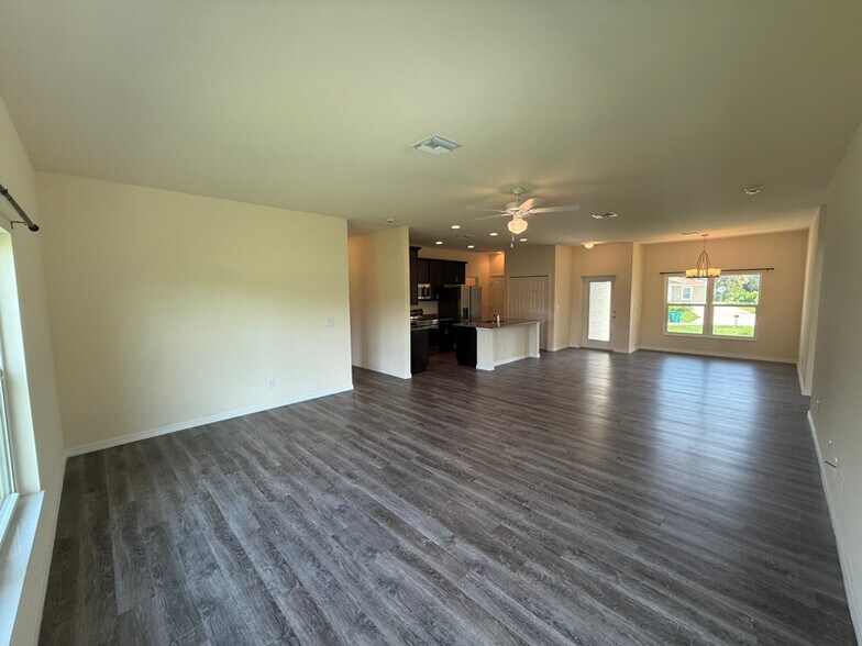 Building Photo - 1136 S Hilton Cir