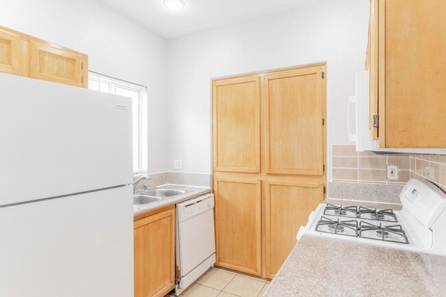 Building Photo - Stylish Summerlin Condo in Gated Red Bluffs — Resort Living at Its Best