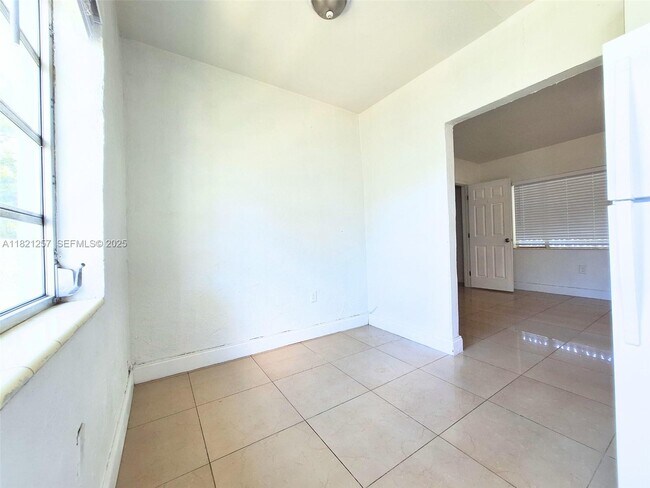 Building Photo - 1542 NE 109th St