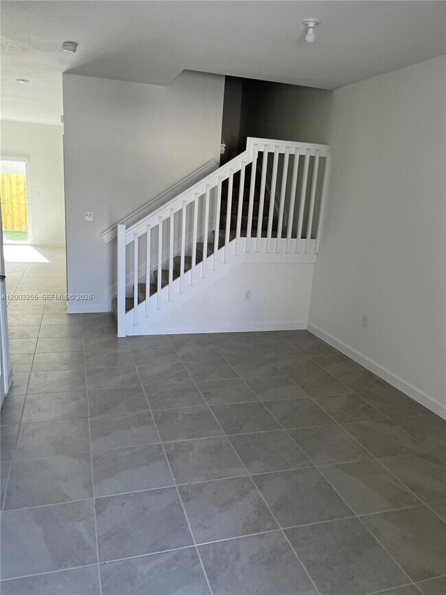 Building Photo - 2679 SE 25th Ter