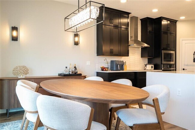 Building Photo - 5090 Shady Pnes Dr