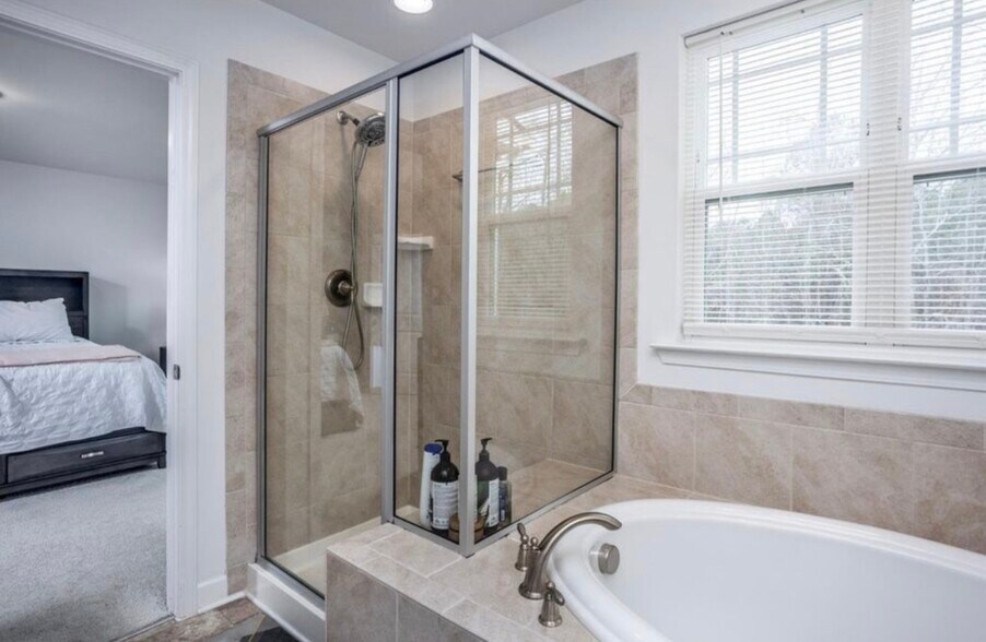 Building Photo - 264 Wembley Dr