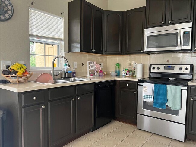 Building Photo - 2020 Greenwood Valley Dr