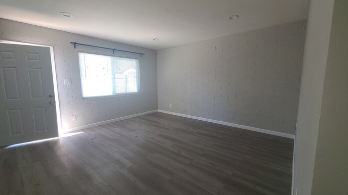 Building Photo - 5709 N 8th Pl