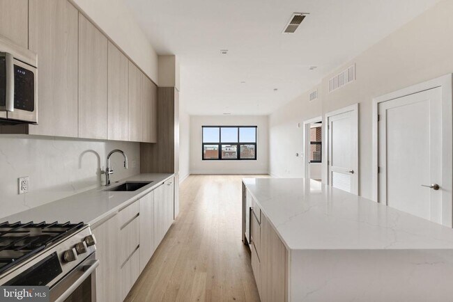 Building Photo - 701 Swann Ave