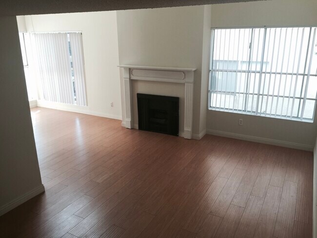 1bd1ba Living Room - 10911 Rochester Ave