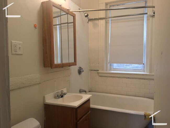 Building Photo - Fenway 1 bed split - available 9/5