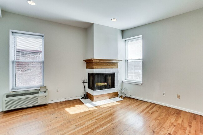 Building Photo - Top Tier Two-Level Abode-- Storage and Parking Included!