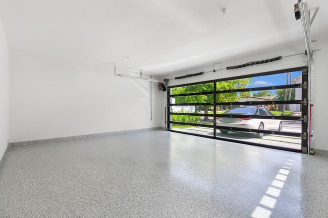 Building Photo - 1957 Harbourview Dr